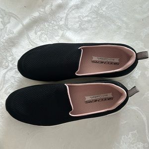 sketchers arch comfort size 8. New never worn